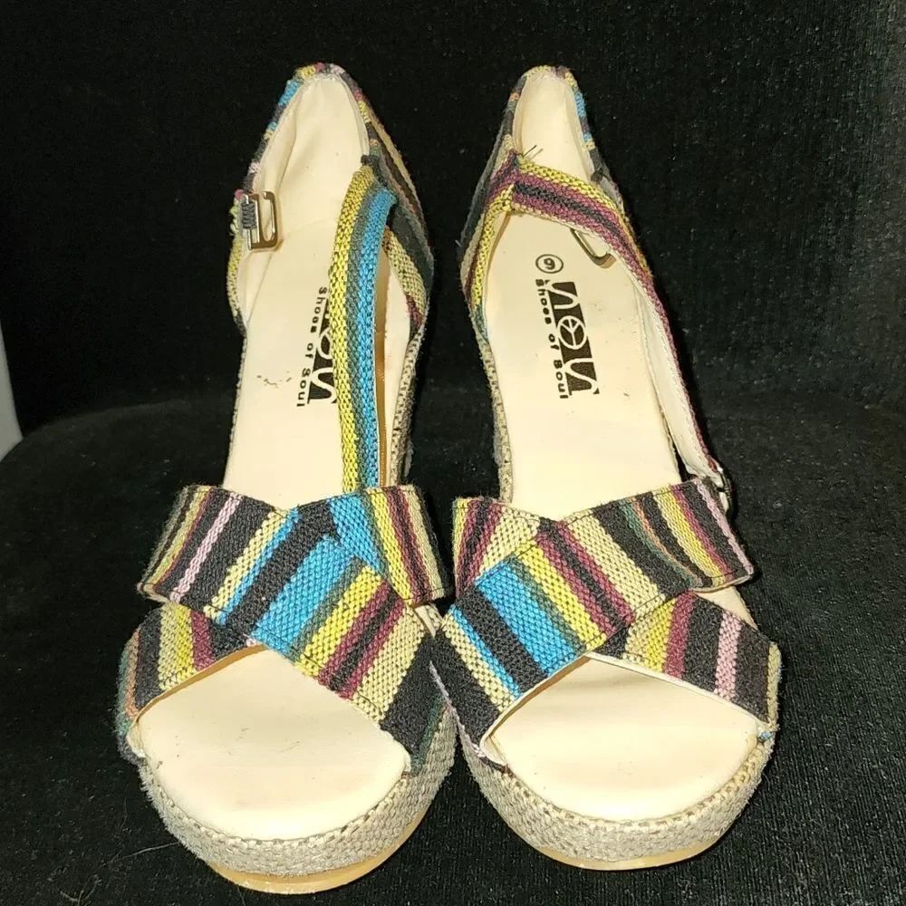 Multicolored Wedge - Picture 2 of 4